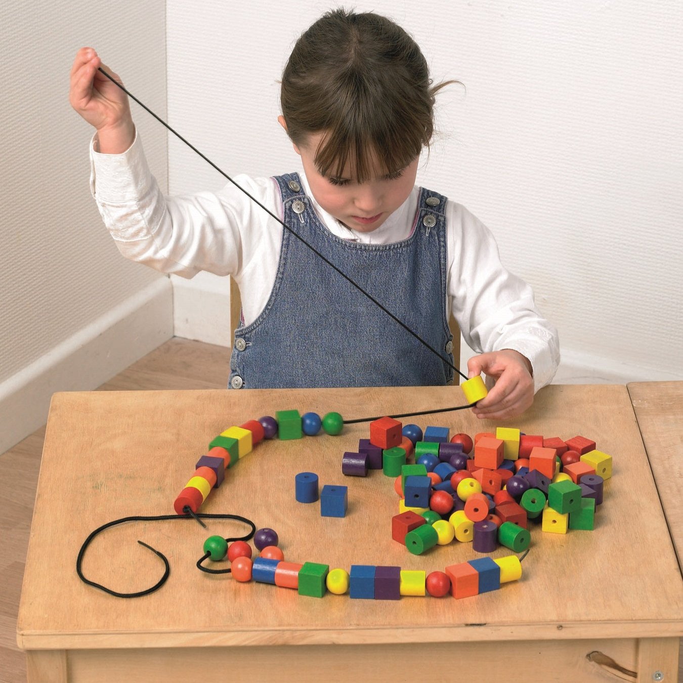 Cuentas de cordones de arcoíris para niños pequeños